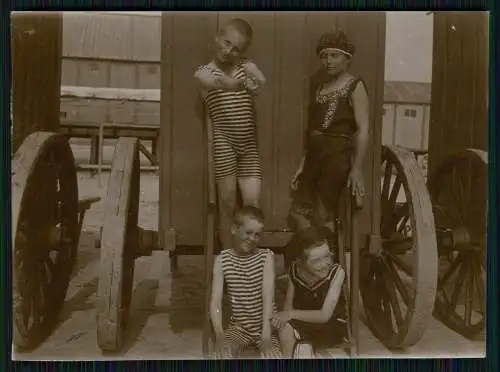 Foto Badewagen Jungs und Mädchen im Badeanzug Bademode Nordsee um 1899