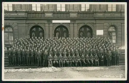 Foto 17x11 cm Soldaten Wehrmacht Luftwaffe Gruppenfoto vor Gebäude 1941