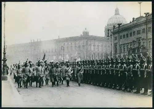 2x Foto 25x18cm Berlin Kaiser Wilhelm II. Garde Grenadier Regt. I kein Original