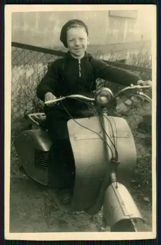 Foto AK Mesterfeld 16 Olpe Oberveischede Moped Roller seltene Variante 1940-50