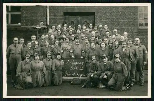 Foto AK Gruppe Damem Feuerwehr Lehrgang SK 52 Die Mutigen Dortmund 1940