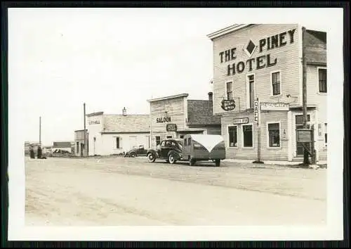 2x Foto USA America the Piney Hotel Saloon Route 66 Pkw mit Wohnwagen 1940-50
