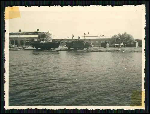 2x Foto Cherson Seehafen Ukraine Kriegsmarinewerft Wehrmacht Beute-Boote 1942