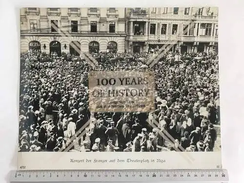 Foto Karton 1. WK - Riga Lettland - Theaterplatz Konzert der Franzer 30 x 24 cm