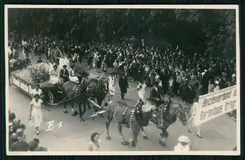 Foto AK Reichsverband Gartenhaus Ortsgruppe schenkt deutsche Blumen 1940