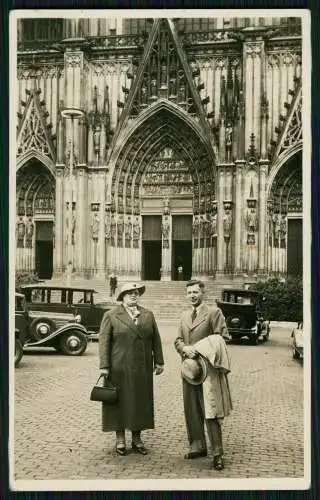 Foto AK Köln Dom Vorplatz Fahrzeuge PKW Onkel Ernst und Tante Hilde um 1940