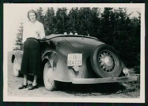 Foto Charlotte Flemming mit alten Auto PKW Mercedes ? 170 Kennzeichen IA-124737