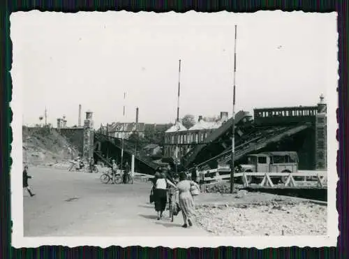 Foto Holland Belgien Auto LKW Truppentransporter unter eingestürzte Brücke 1940