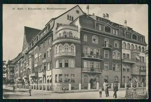 AK Bern in der Schweiz Monbijoustrasse Schwarztorstrasse Passanten 1911