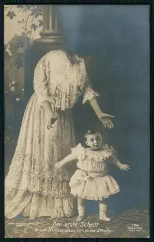 Foto AK erste Schritt unsere Kronprinzessin Cecilie mit Söhnchen 1907 gelaufen