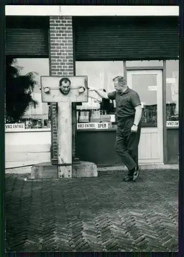 9x Foto Holland Niederlande lustige Tankstelle Raststätte Fahrer Tankt 40t LKW