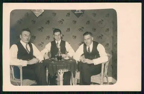 2x Foto AK Frauen beim Erdbeeren Pflücken in den Kriegsjahren 1939-41