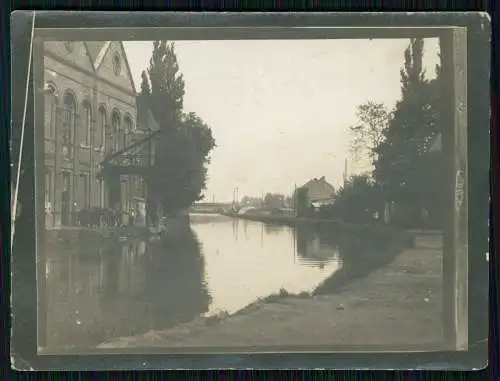 2x Foto 1. WK Belgien Frankreich Soldaten Partie am Fluss Kanal 1915