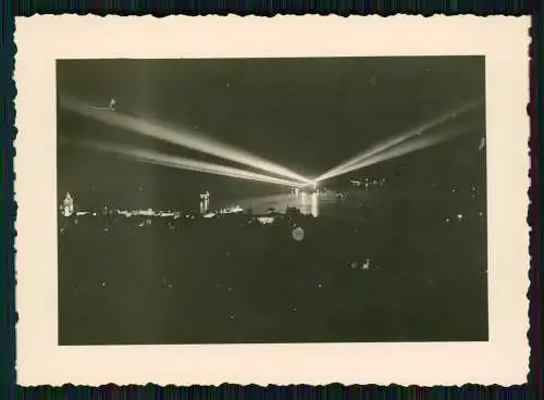 Foto Marine Wehrmacht Hafen bei Nacht im Scheinwerferlicht Wilhelmshaven ?