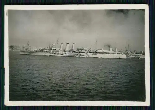 Foto H.M.S. Kriegsschiff und andere im Hafen 1940-41 Handschrift Text Rückseite