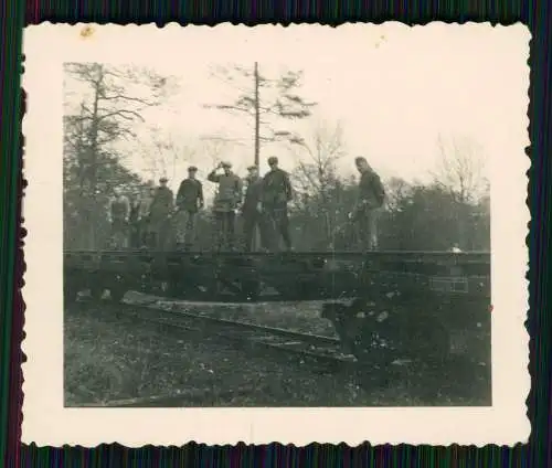 Foto Bautrupp Wehrmacht Verlegen von Eisenbahnschienen Zug Bahn um 1940