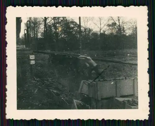 Foto Bautrupp Wehrmacht Verlegen von Eisenbahnschienen Zug Bahn um 1940