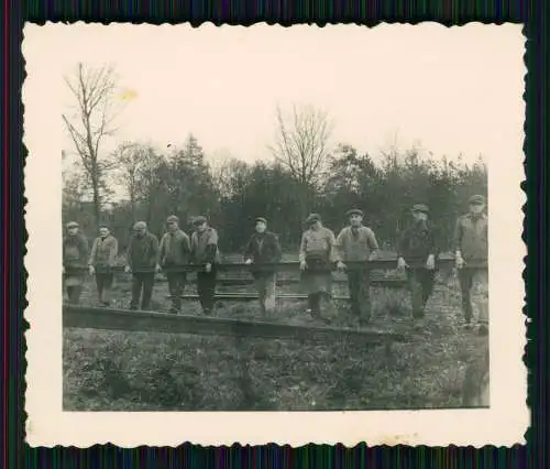 Foto Bautrupp Wehrmacht Verlegen von Eisenbahnschienen Zug Bahn um 1940