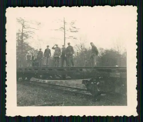 Foto Bautrupp Wehrmacht Verlegen von Eisenbahnschienen Zug Bahn um 1940