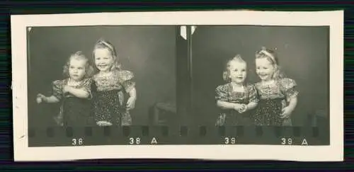 7x Foto 8x4cm fröhlich lachende Kinder mit Eltern uvm. Studiofotografie um 1940