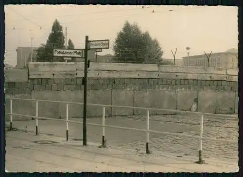 Foto AK Berlin Mauer Stacheldraht Grenze Potsdamer Platz Potsdamer Straße