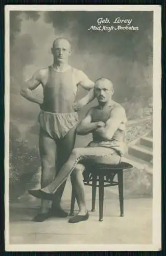 Foto AK Gebrüder Lorey Moderne Kraft Akrobaten um 1910 im Trikot Zirkus Variete