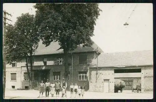 Foto AK Haus Bauernhaus Rittergut ? dazugehörige Personen Kinder uvm. 1925-30