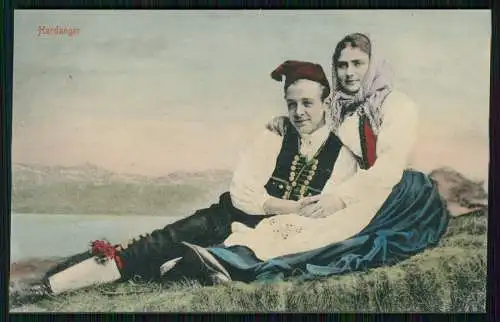 AK Hardanger Norwegen Norge Frau und Mann in norwegischer Tracht