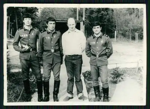 6x Fotos Soldaten der Bundeswehr Kaserne Fröhlich und viel Spaß auf der Stube