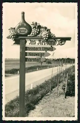 Foto AK Geschnitzer Wegweiser Rebland Steinbach Neuweier  Varnhalt 1939 gelaufen