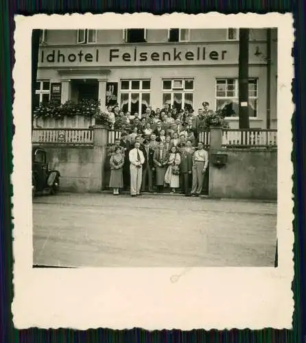 2x Foto Bad Iburg am Teutoburger Wald Gruppe vor Waldhotel Felsenkeller 1939