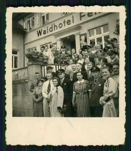 2x Foto Bad Iburg am Teutoburger Wald Gruppe vor Waldhotel Felsenkeller 1939