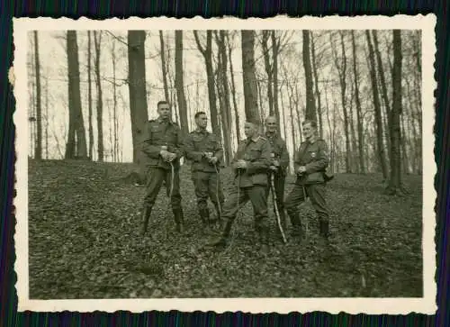 8x Foto Soldaten der Wehrmacht Arbeit mit Holz Baumstämme Wasserinnen bauen uvm.