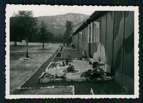 8x Foto Soldaten der Wehrmacht Arbeit mit Holz Baumstämme Wasserinnen bauen uvm.