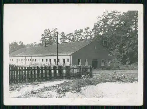 2x Foto Kaserne Wehrmacht am Bahndamm kleiner Bunker Shelter mit Schießscharte