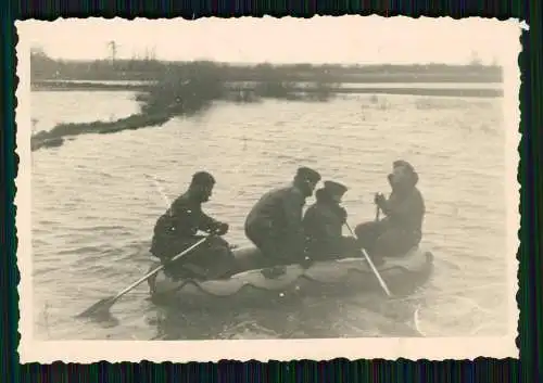 7x Foto Soldaten Wehrmacht im Schlauchboot 1941-43