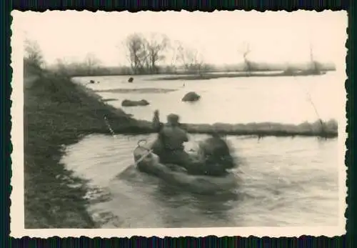 7x Foto Soldaten Wehrmacht im Schlauchboot 1941-43