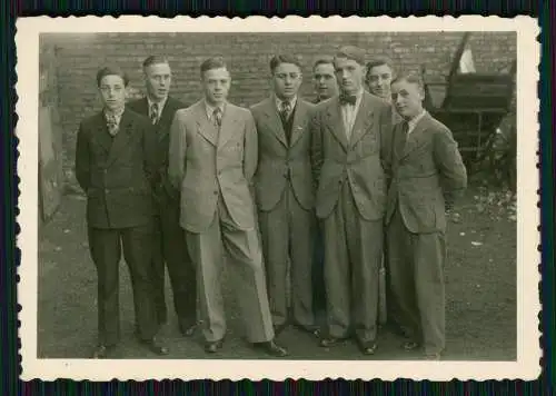 10x Foto Fußballmannschaft Betreuer Spieler Zuschauer Sportplatz in d. 1930er J.