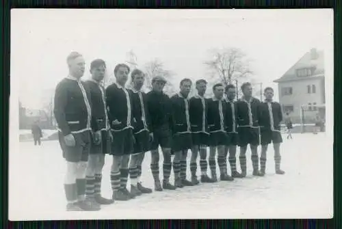 9x Foto Fußballmannschaft Betreuer Spieler Zuschauer Sportplatz in den 1930er J.