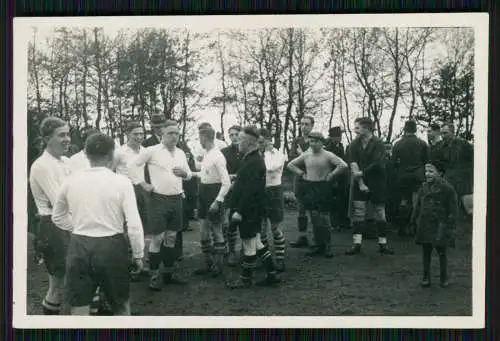 9x Foto Fußballmannschaft Betreuer Spieler Zuschauer Sportplatz in den 1930er J.