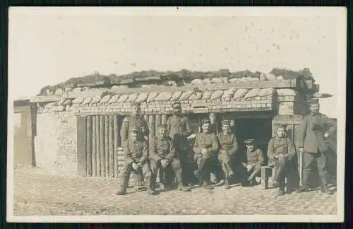 Foto AK 1. WK Soldaten vor Bunker Shelter Bataillon Ordonnanzen