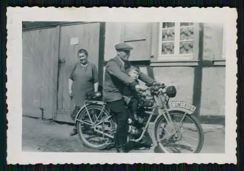 Foto altes Motorrad Moped Kennzeichen IZ-258988 Rheinprovinz Düsseldorf Opa Kind