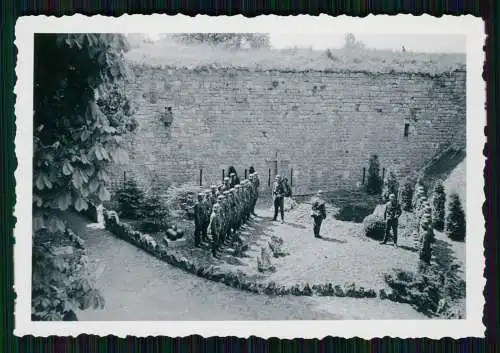 2x Foto Soldaten Wehrmacht Begräbnis