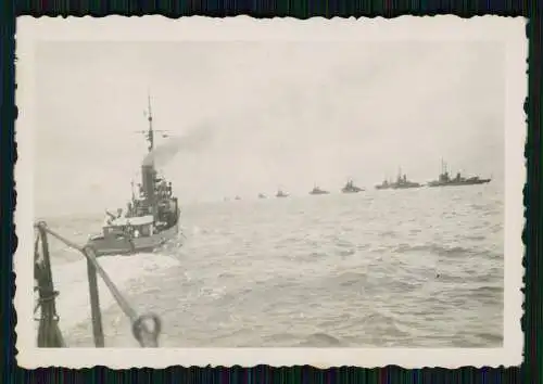 Foto unsere schwarzen Minensuchboote in der Ostsee 1941