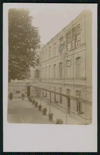 Foto 1. WK WS Juni 1916 Warschau ? Polen Gebäude leicht zerstört Krankenhaus ?