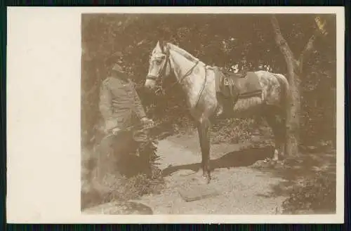 Foto AK 1. WK Soldaten in Belgien Frankreich 1915-18 - Soldat mit Pferd