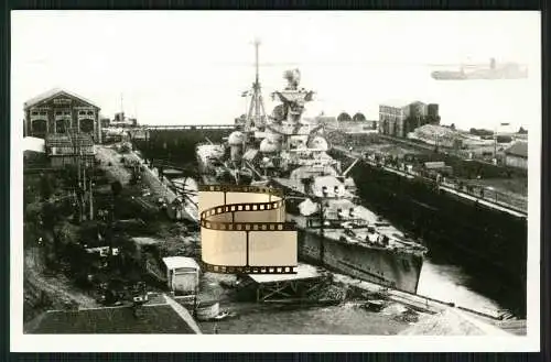 Foto AK Admiral Hipper Schwerer Kreuzer Deutsches Kriegsschiff im Dock in Brest