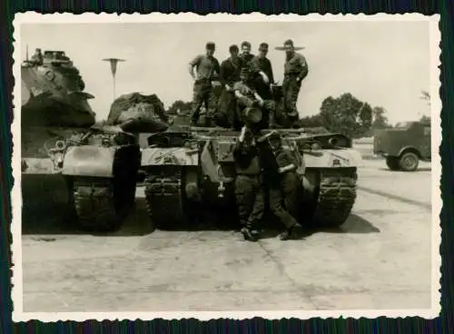 2x Foto Panzer Jäger Bataillon bei Marburg Soldaten Bundeswehr Kaserne Werkstatt