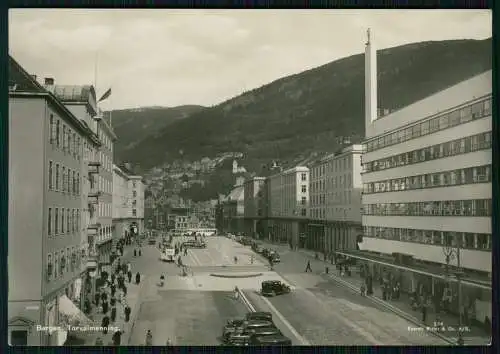 2x Foto Bergen in Norwegen Norge Platz Torgallmenningen u. Edvard Grieg um 1940