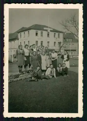 Foto Gasthof Gaststätte Wo? Davor stehend Mädchen Zöpfe Junge Damen 1936-40